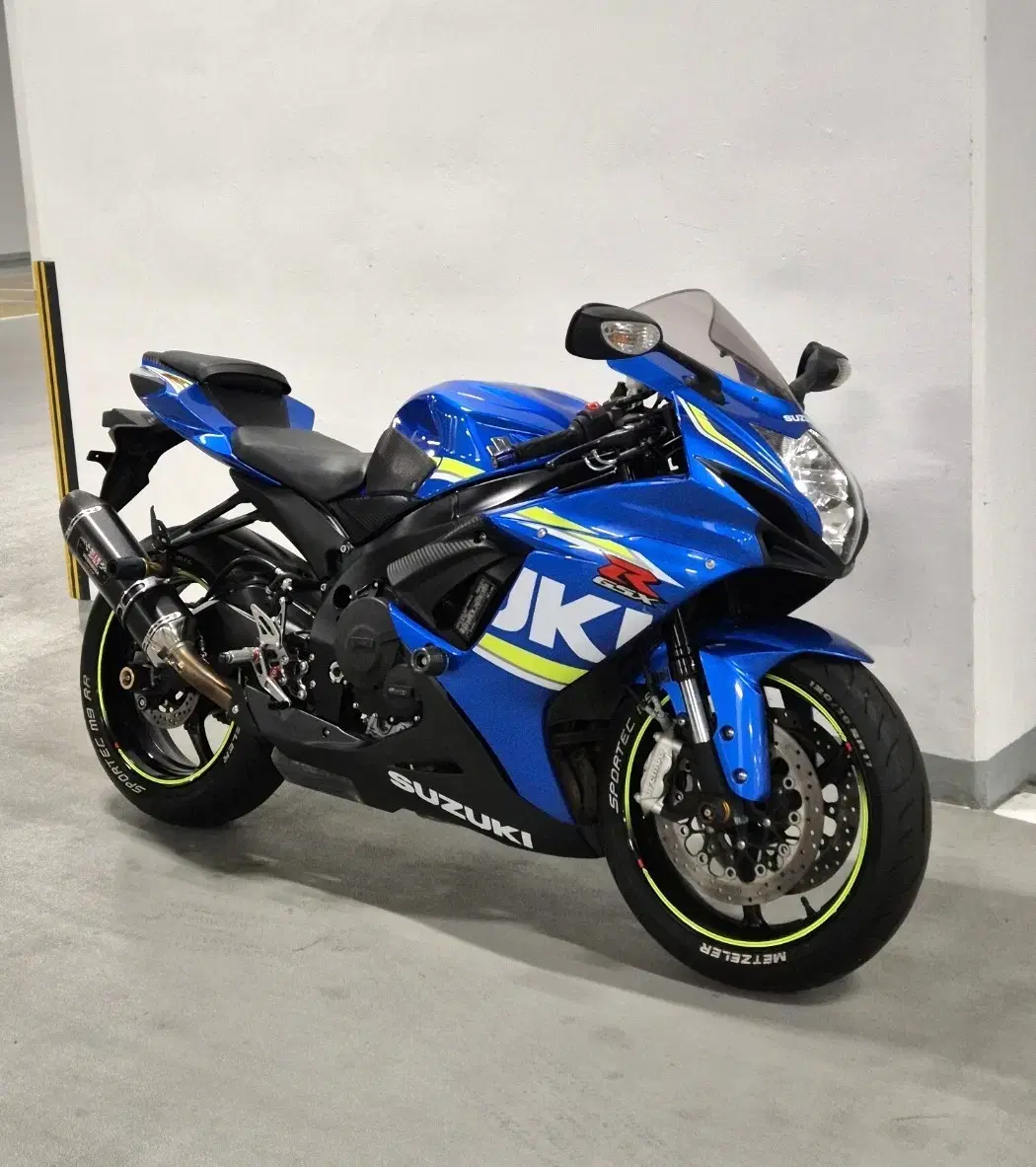 2017년식 스즈끼 GSX-R600 GP블루 판매합니다.